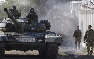 Tổng thống Ukraine tung bằng chứng xe tăng Nga rầm rộ tới biên giới