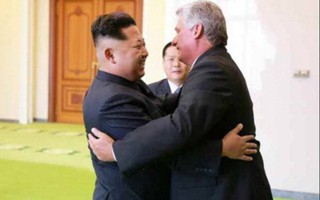 Chủ tịch Cuba đến Triều Tiên thắt chặt tình đoàn kết