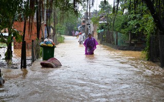 Quảng Ngãi mưa lớn, sạt lở cô lập nhiều xã vùng cao