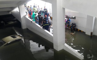 Cận cảnh giải cứu hàng loạt "xế hộp" tiền tỉ bị ngập nước ở Đà Nẵng