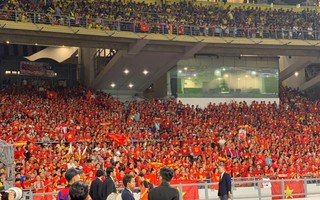 Khoảng 2.000 CĐV Việt Nam có mặt trên sân Bukit Jalil để cổ vũ thầy trò HLV Park Hang-seo