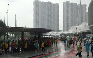 CĐV đội mưa đến sân sớm 4 giờ để xem trận Việt Nam - Malaysia