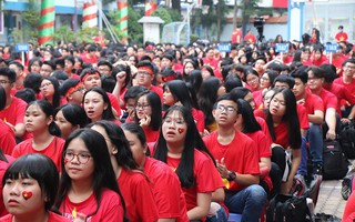 Trái bóng trận chung kết AFF Cup 2018 vào đề thi môn hóa