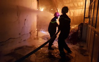Vụ cháy trong đêm ở Cần Thơ: May mắn không lan sang bồn dầu 4.000 lít