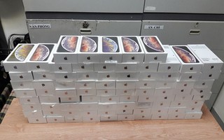 Lô hàng gần 1.200 chiếc iPhone bị bắt tại Nội Bài vẫn "vô chủ"
