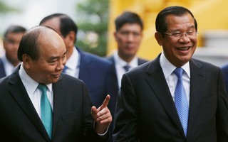 Cận cảnh Thủ tướng Nguyễn Xuân Phúc đón Thủ tướng Hun Sen
