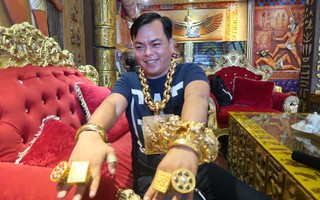 Đại gia Sài Gòn đeo 13 kg vàng từng bị cướp kéo lê giữa đường