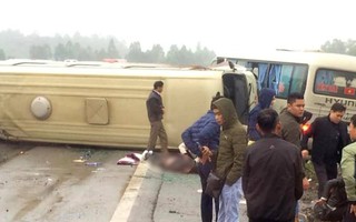2 xe khách tông nhau trên cao tốc Nội Bài-Lào Cai, nhiều hành khách bị thương