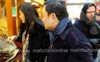 Rộ ảnh bà Yingluck cùng người anh mua sắm tại Trung Quốc