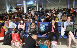 Bộ trưởng Bộ GTVT đến sân bay Tân Sơn Nhất tối 30 Tết