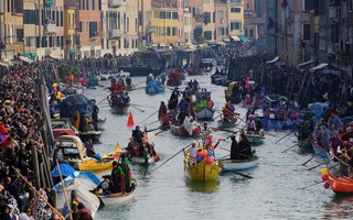 Ngất ngây trước vẻ đẹp rực rỡ của lễ hội hóa trang Venice