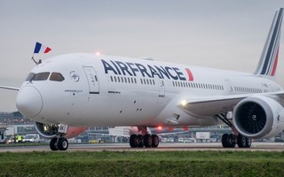 Air France hứa hoàn trả thuế, phí cho khách bị hủy vé