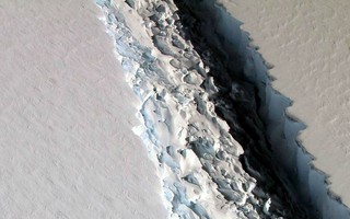 Băng nứt hé lộ thế giới chưa từng biết ở Nam Cực