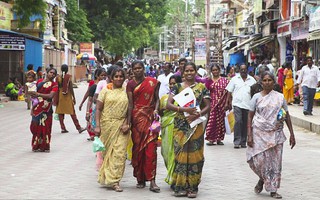 Ấn Độ: Nâng ngực miễn phí toàn bang để "xóa xấu"