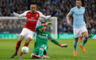 Arsenal: Nợ nần chồng chất với Man City