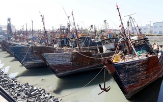 Tàu cá Trung Quốc lộng hành: Chạm trán chết người