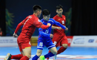 Vào tứ kết, futsal Việt Nam vẫn lo