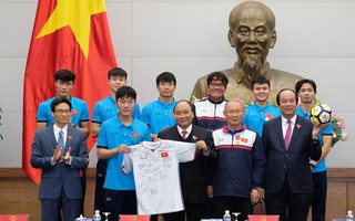 Áo đấu, quả bóng U23 Việt Nam tặng Thủ tướng có giá khởi điểm 2 tỉ đồng