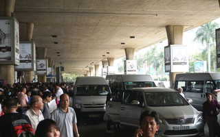 Đi xe 16 chỗ tới đón đúng 1 Việt kiều ở sân bay Tân Sơn Nhất