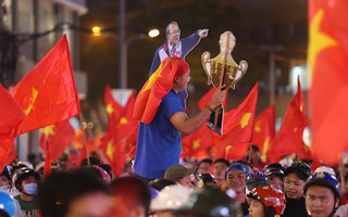 Cả Sài Gòn rực đỏ mừng U23 Việt Nam và HLV Park Hang Seo