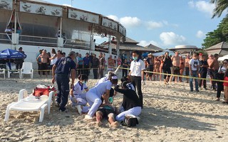 Thái Lan: Đấu súng trên bãi biển, du khách nháo nhào bỏ chạy