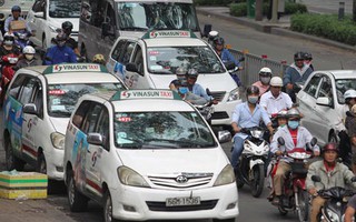 Taxi công nghệ: “Thẻ vàng” trong tay Bộ GTVT