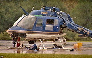 Cận cảnh hai trực thăng cắt cánh nhau tan nát