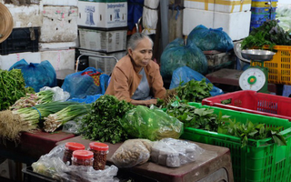 Ngôi chợ Sài Gòn tồn tại hơn nửa thế kỷ, bán cả ngày lẫn đêm