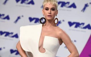 Nữ tu kiện tụng với Katy Perry đột tử tại tòa