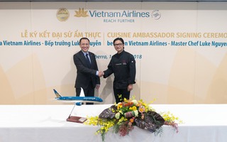 "Phù thuỷ ẩm thực" Luke Nguyễn trở thành Đại sứ Ẩm thực toàn cầu của Vietnam Airlines