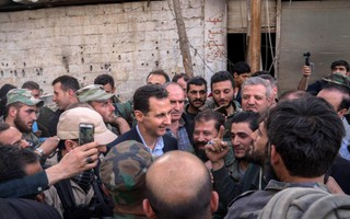 Tổng thống Syria bất ngờ thăm binh sĩ ở Đông Ghouta