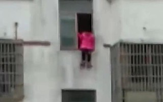 Trung Quốc: Bé gái nhảy từ lầu 15 vì chưa làm xong bài tập