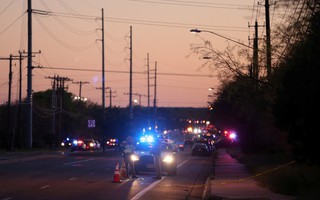 Nghi phạm vụ nổ bom hàng loạt ở Texas chết vì bom