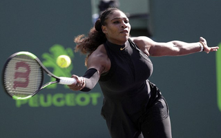 Serena Williams thua sốc Osaka, sớm bị loại khỏi Miami Open