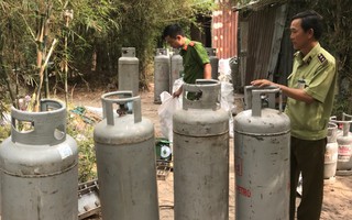 Sang chiết hàng ngàn bình gas lậu giữa khu phố