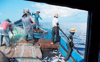 Kịch liệt phản đối Trung Quốc đơn phương cấm đánh cá ở biển Đông
