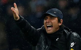 Chelsea chơi tệ, Conte quay sang mắng Neville, Redknapp