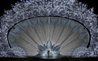 Sân khấu "băng giá" gắn 45 triệu viên pha lê của Oscar 2018