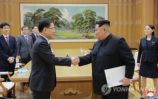 Ông Kim Jong-un gây bất ngờ sau khi nhận thư tổng thống Hàn Quốc