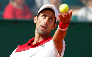 Djokovic khởi đầu thuận lợi, Nadal khiêu khích Federer