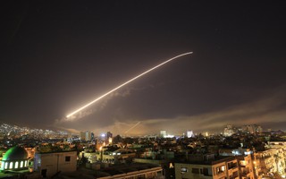 Chuyên gia phương Tây “không tin” Syria bắn hạ 71/105 tên lửa liên quân Mỹ