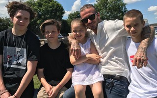 Gia đình hạnh phúc của Beckham và 4 người con sau 20 năm
