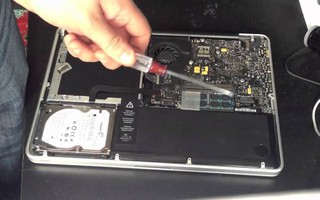 Apple thay pin miễn phí cho nhiều mẫu MacBook Pro 2017