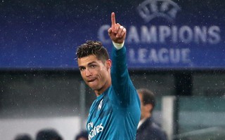Ronaldo lập siêu phẩm, xô đổ hàng loạt kỷ lục châu Âu