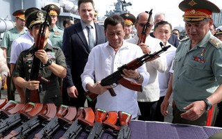 Tổng thống Duterte: “Nếu máy bay của tôi phát nổ, hãy hỏi CIA”