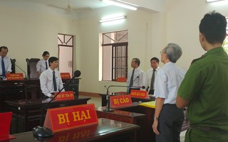 Thẩm phán xử án treo cho Nguyễn Khắc Thủy bị "khủng bố" tin nhắn