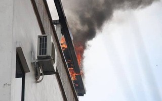 Cháy khách sạn ở trung tâm Hà Nội, khách chạy tán loạn
