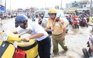 CSGT An Lạc "cầu cứu" trước nạn ngập nước liên tục