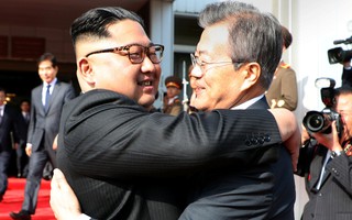 Lãnh đạo Hàn - Triều bất ngờ gặp mặt ở biên giới