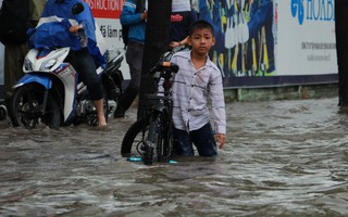 Đường thành sông, chủ "siêu máy bơm" nói không vi phạm hợp đồng!